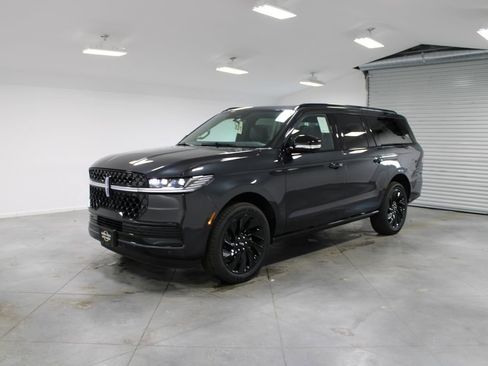 New 2026 Lincoln Navigator L Reserve w/ Jet Appearance Package image 3