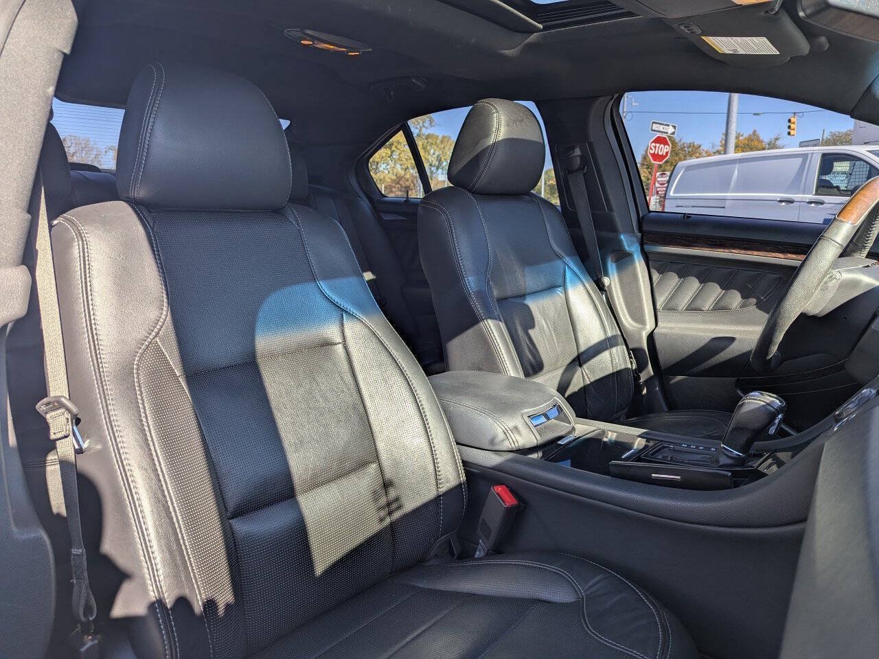 Used 2018 Ford Taurus Limited AWD/4WD image 11