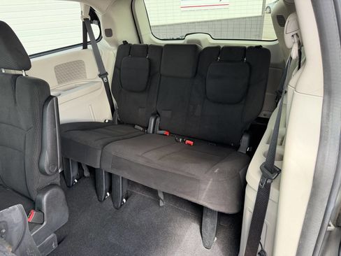 Used 2014 Dodge Grand Caravan SXT w/ UConnect Hands-Free Group FWD image 12