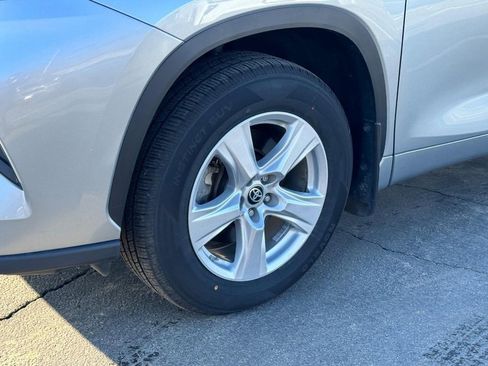 Used 2023 Toyota Highlander L image 13