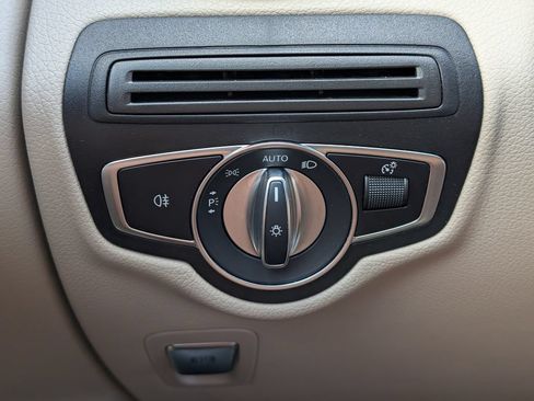 Certified 2020 Mercedes-Benz GLC 300 4MATIC image 23