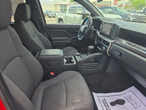 Used 2025 Toyota Tacoma SR5 AWD/4WD image 9