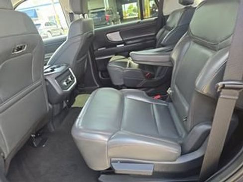 Used 2025 Ford Expedition Active RWD image 7