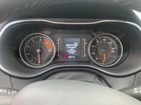 Certified 2019 Jeep Cherokee Latitude Plus AWD/4WD image 16