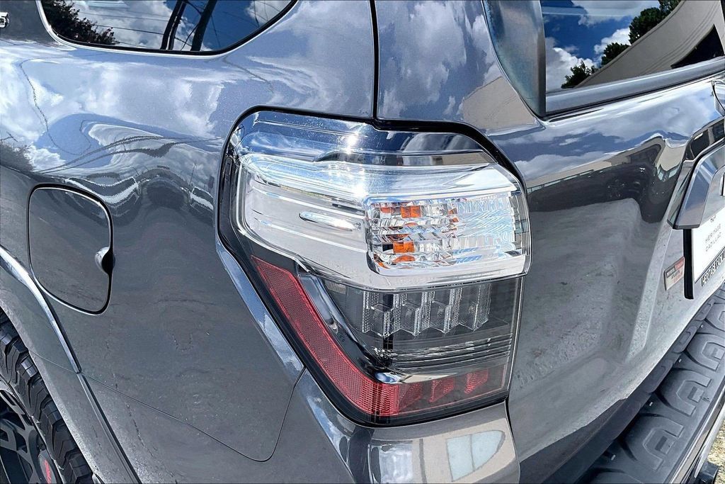 Used 2018 Toyota 4Runner SR5 Premium AWD/4WD image 22