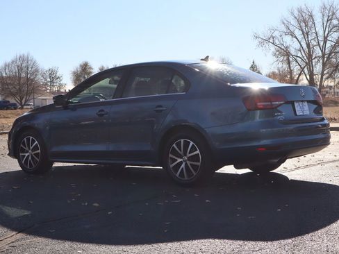 Used 2017 Volkswagen Jetta SE image 7