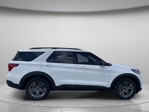 New 2026 Ford Explorer Active w/ Active Comfort Package AWD/4WD image 2