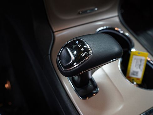 Used 2015 Jeep Grand Cherokee Limited w/ Trailer Tow Group IV image 21