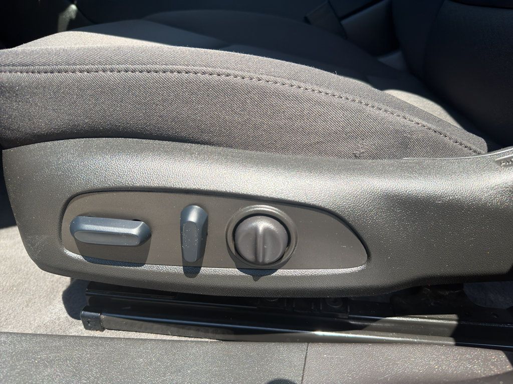 Used 2024 Chevrolet Malibu LT FWD image 15