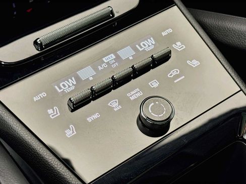 Certified 2026 Porsche Cayenne AWD/4WD image 21