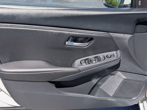 Used 2025 Nissan Sentra SV FWD image 9