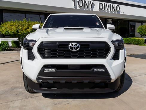 Used 2025 Toyota Tacoma TRD Sport AWD/4WD image 3