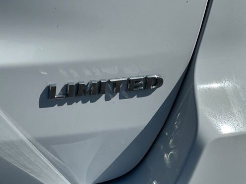 Used 2019 Jeep Grand Cherokee Limited image 24