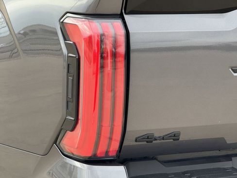 Used 2025 Toyota Tundra Platinum AWD/4WD image 11