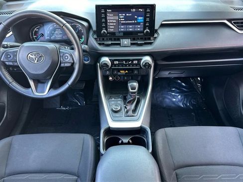 Used 2021 Toyota RAV4 SE image 13