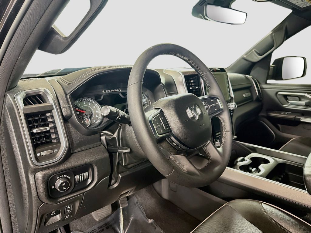 Used 2025 RAM 1500 Laramie w/ Sport Appearance Package AWD/4WD image 11
