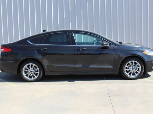 Used 2020 Ford Fusion SE image 3