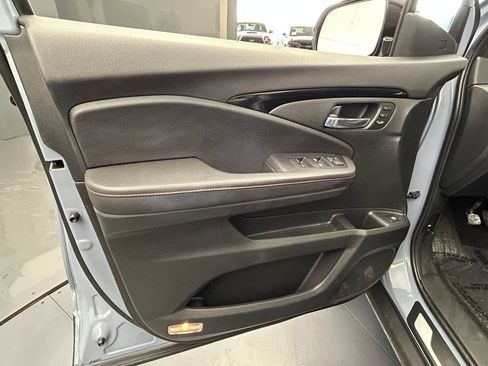 Used 2024 Honda Ridgeline Black Edition image 11