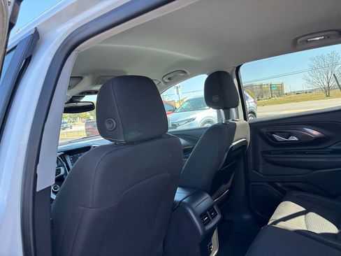 Used 2024 GMC Terrain SLE image 25