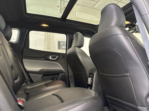 Used 2023 Jeep Compass Latitude w/ Sun and Sound Group AWD/4WD image 5