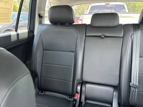 Used 2021 Volkswagen Tiguan SE FWD image 12