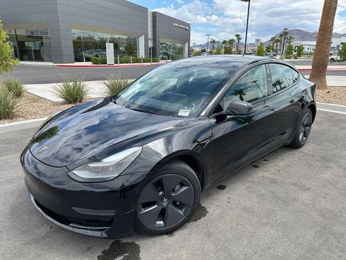 Used 2023 Tesla Model 3 Standard Range RWD image 1