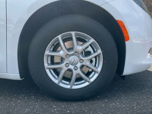 New 2026 Chrysler Voyager LX FWD image 21