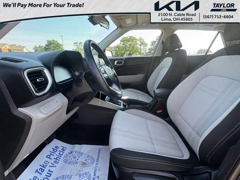 Used 2023 Hyundai Venue SEL FWD image 9