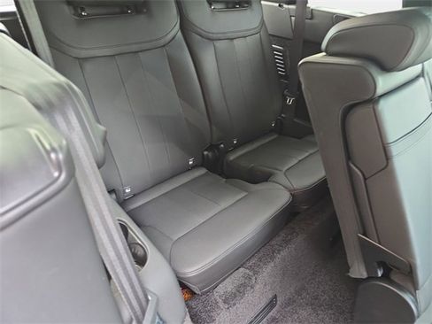 Used 2025 Land Rover Range Rover Long Wheelbase SE image 12