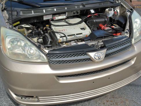 Used 2005 Toyota Sienna LE FWD image 24