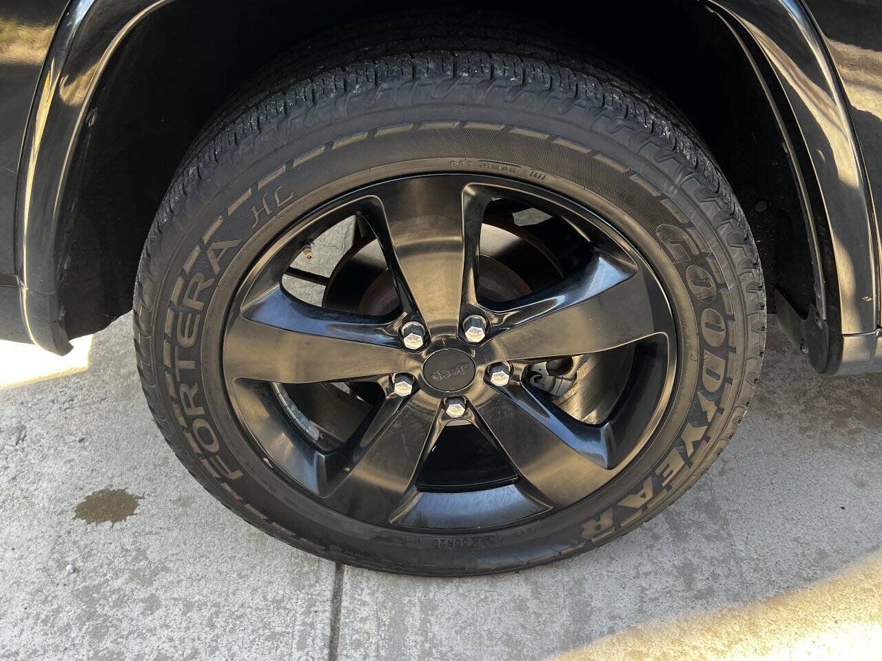 Used 2015 Jeep Grand Cherokee Altitude RWD image 10