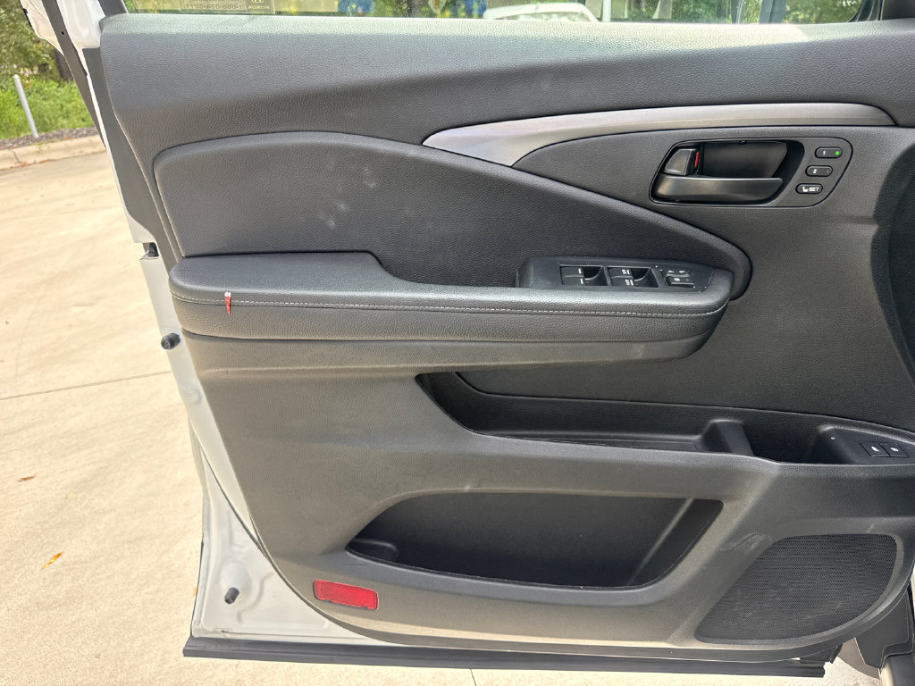 Certified 2025 Honda Passport EX-L image 14