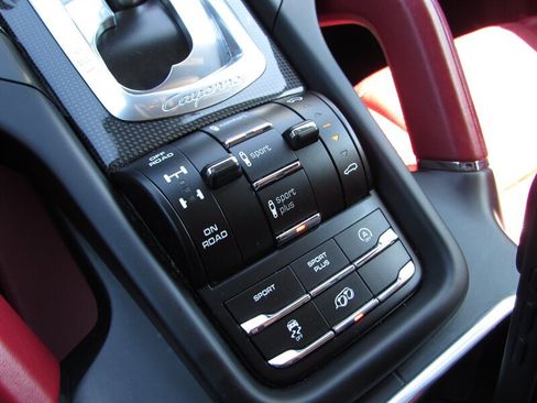 Used 2016 Porsche Cayenne GTS AWD/4WD image 22