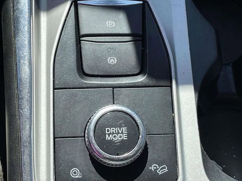 Used 2022 Ford Explorer XLT w/ Equipment Group 202A AWD/4WD image 31