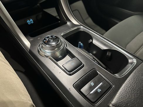Used 2020 Ford Fusion SE FWD image 11