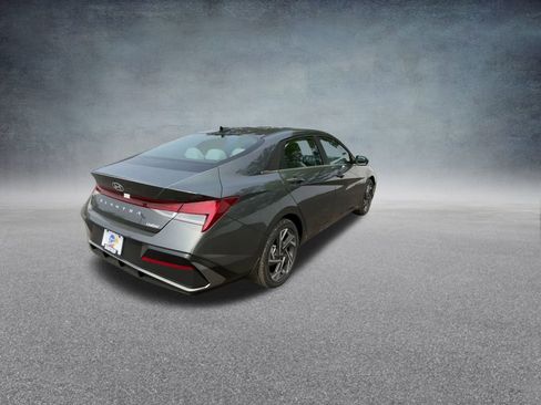 New 2025 Hyundai Elantra Limited image 21