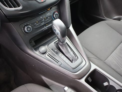 Used 2018 Ford Focus SE FWD image 20