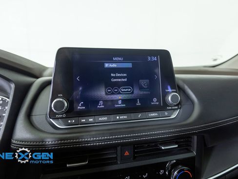 Used 2023 Nissan Rogue S AWD/4WD image 18