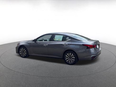 Used 2025 Nissan Altima 2.5 SV FWD image 10