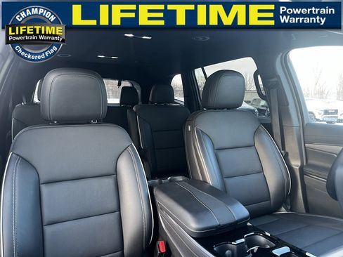 Used 2025 Buick Enclave Preferred image 40