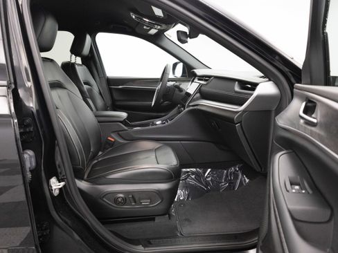 Used 2024 Jeep Grand Cherokee Limited image 31