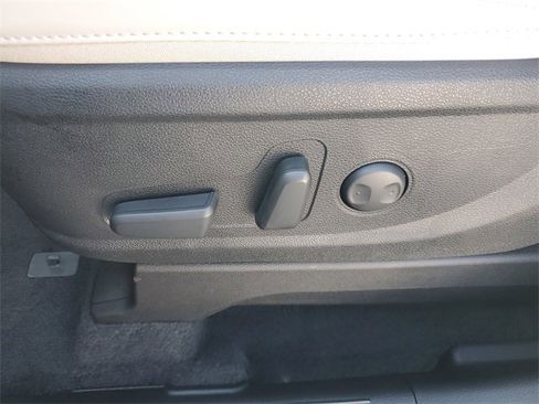 New 2025 Kia Telluride S image 25