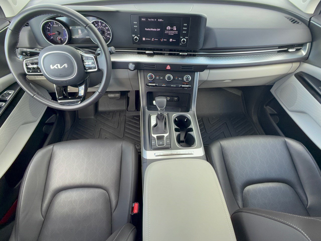Used 2024 Kia Carnival LX FWD image 17