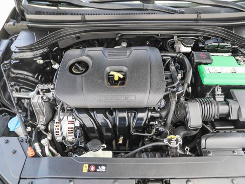 Used 2020 Hyundai Elantra SE FWD image 22