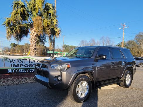 Used 2018 Toyota 4Runner SR5 image 1
