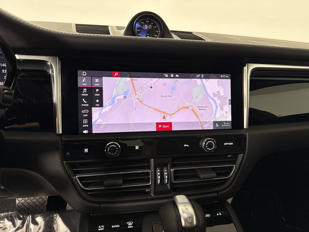 Certified 2025 Porsche Macan S AWD/4WD image 27