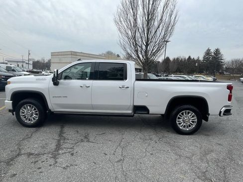 Used 2022 Chevrolet Silverado 2500 High Country w/ Technology Package image 2