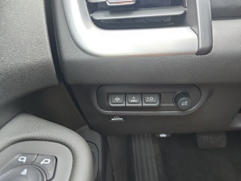 Used 2024 GMC Terrain SLT w/ Infotainment Package II AWD/4WD image 27