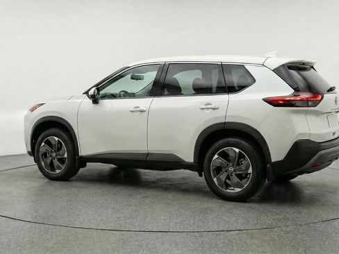 Used 2025 Nissan Rogue SV image 6
