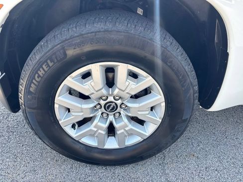 Certified 2023 Nissan Frontier SV AWD/4WD image 9